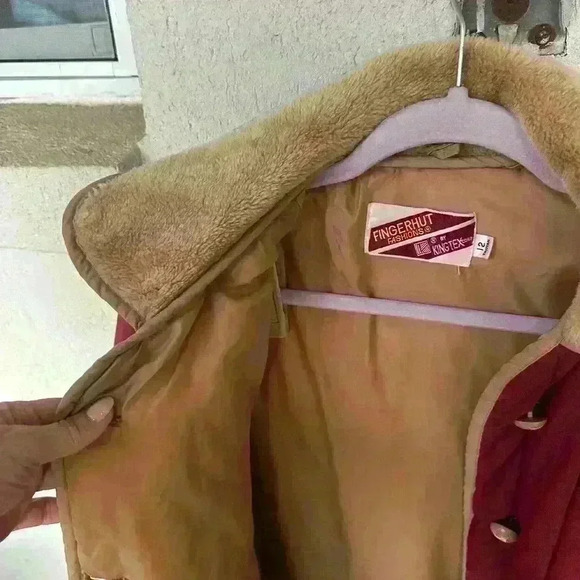 Vintage Fingerhut trench coat. Burgundy and tan. Size 12. Lined. Detachable hood - Picture 6 of 12